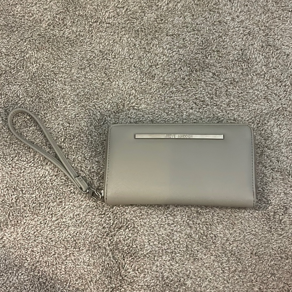 Steve Madden Wristlet